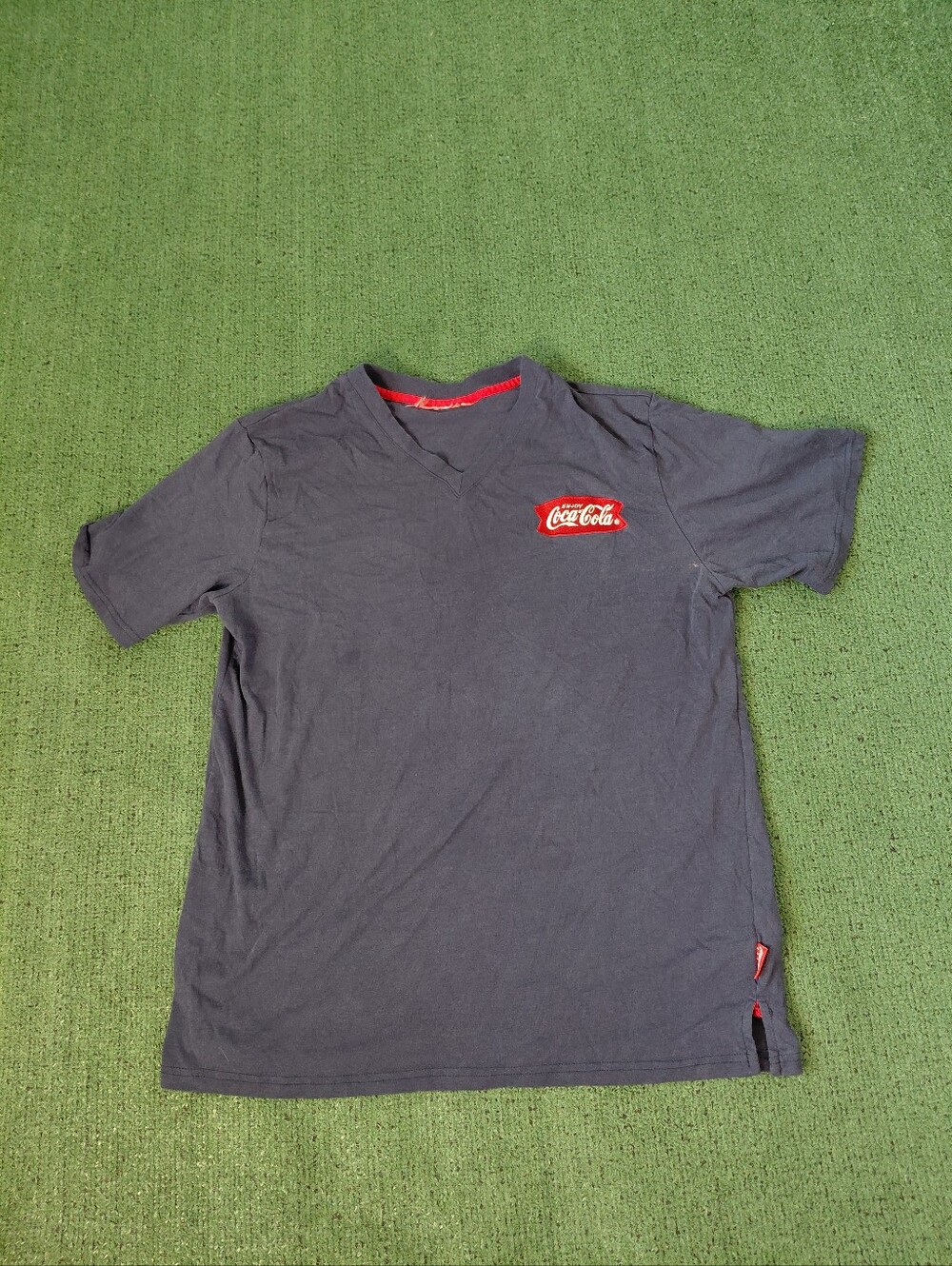 VINTAGE 2005 Coca Cola Soda Pop Logo Y2K V Neck Navy Blue T Shirt Sz Large